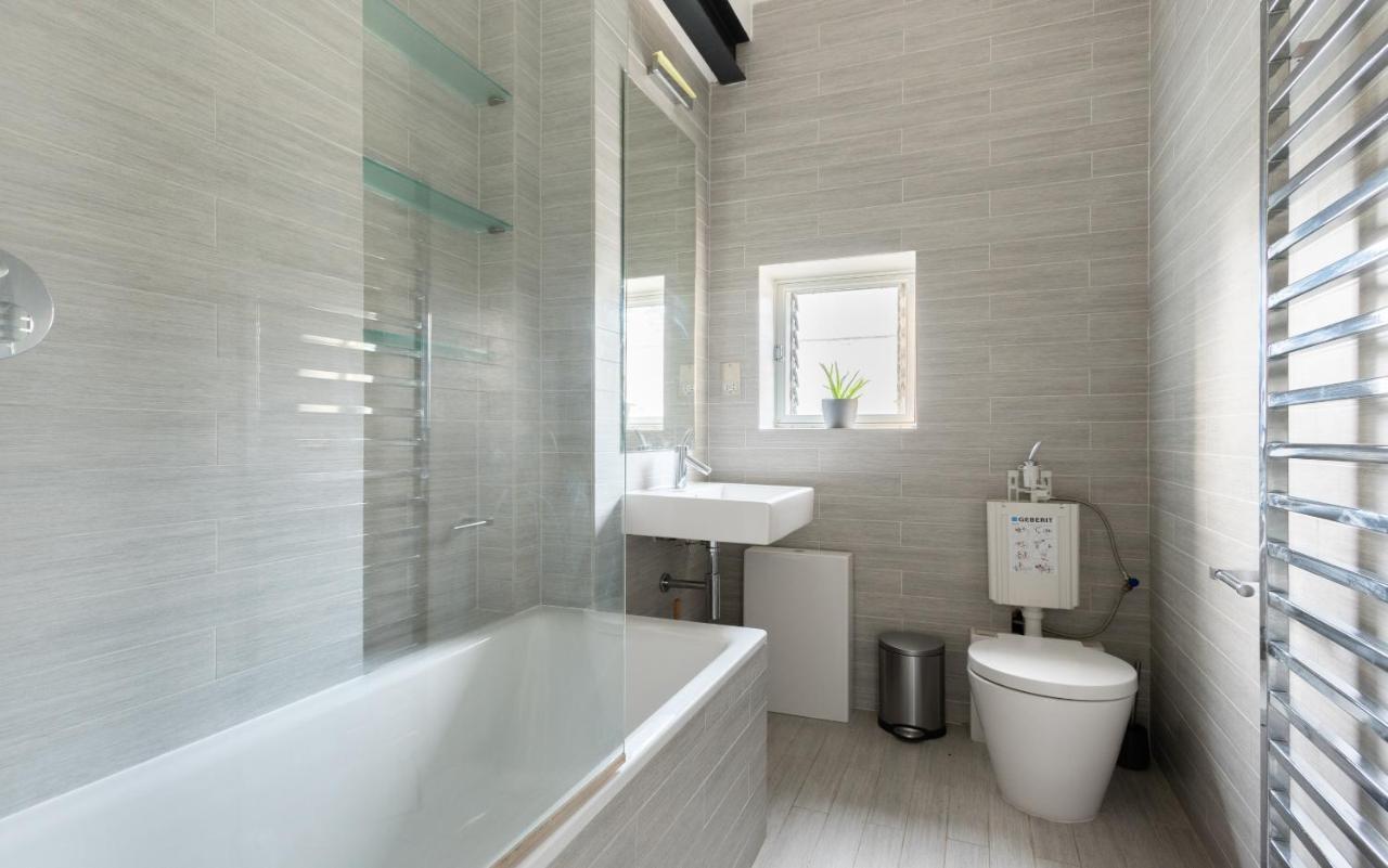 The Holland Park Escape - Modern & Central 2Bdr Flat ลอนดอน ภายนอก รูปภาพ
